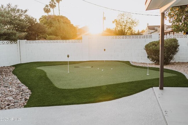 Building Photo - 8737 E Rose Ln