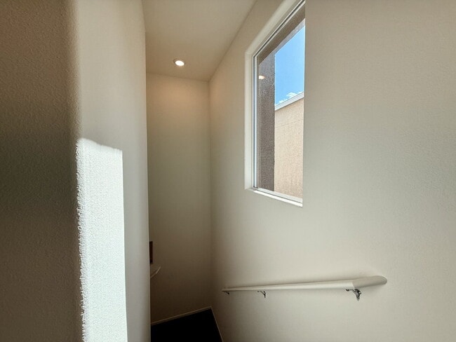 Building Photo - 3 BED 2.5 BATH 2 CAR GARAGE TOWNHOUSE W/ LOFT FOR RENT!!!