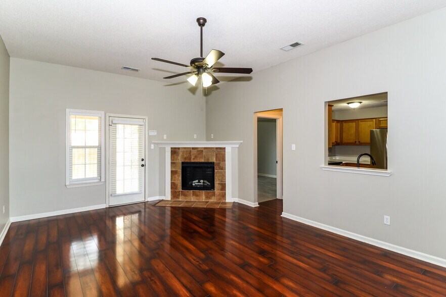 Building Photo - 105 Clay Hills Dr