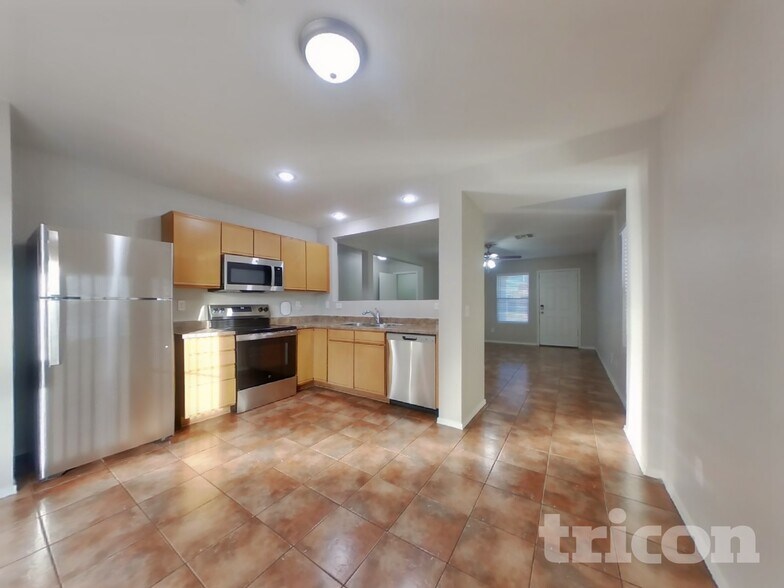 Building Photo - 11519 W Windrose Ave