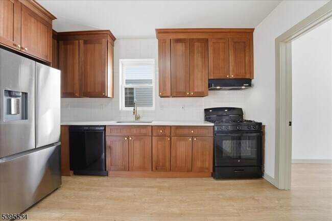 Building Photo - 260 S 10th St