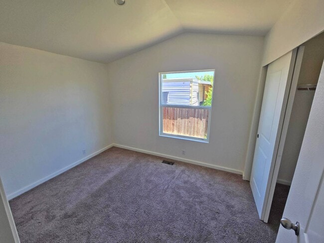 Building Photo - 1342 Hannah Ave