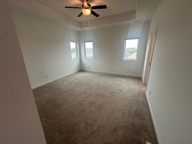 Building Photo - Home For Rent Papillion