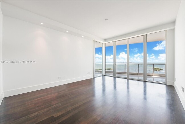 Building Photo - 2627 S Bayshore Dr