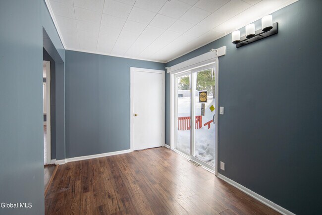 Building Photo - 6 Utica Ave