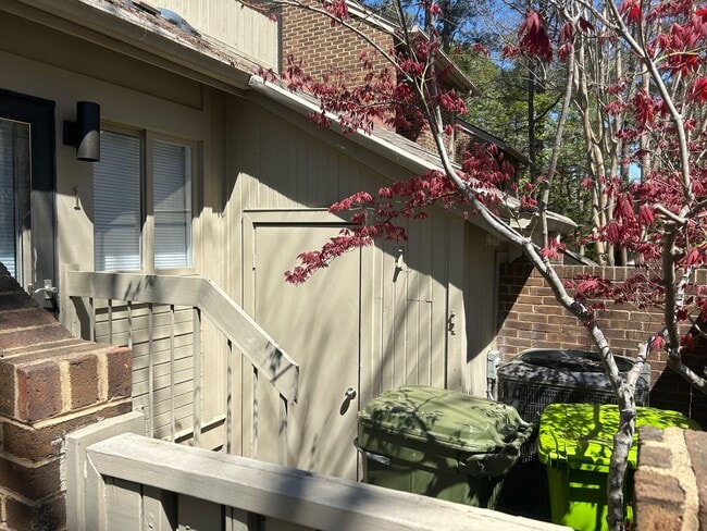 Building Photo - 1 Gardenwood Ct
