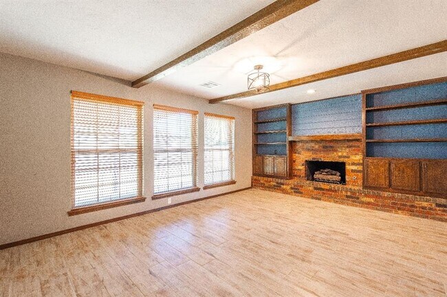 Building Photo - 1425 Venus Cir