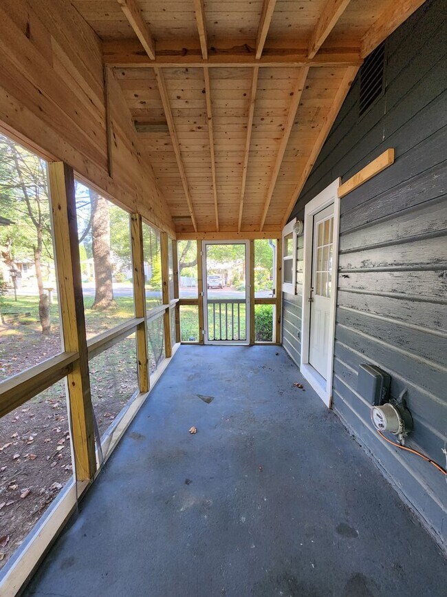 Building Photo - Charming Cottage-Black Mountain