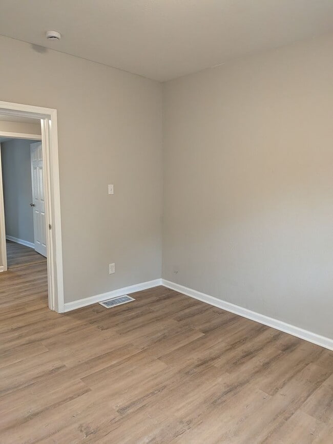 Building Photo - Cool 3 bed 2 bath House in Jeff City