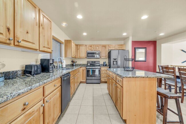 Building Photo - Furnished Bear Hollow Townhome