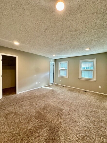 Building Photo - 3070 Tecumseh Ct