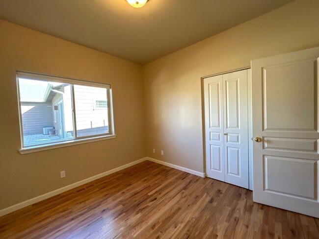 Building Photo - 3 Bedroom/ 2 Bathroom Home NW Redmond