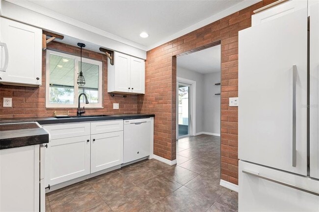 Building Photo - 3372 Tyne Ln