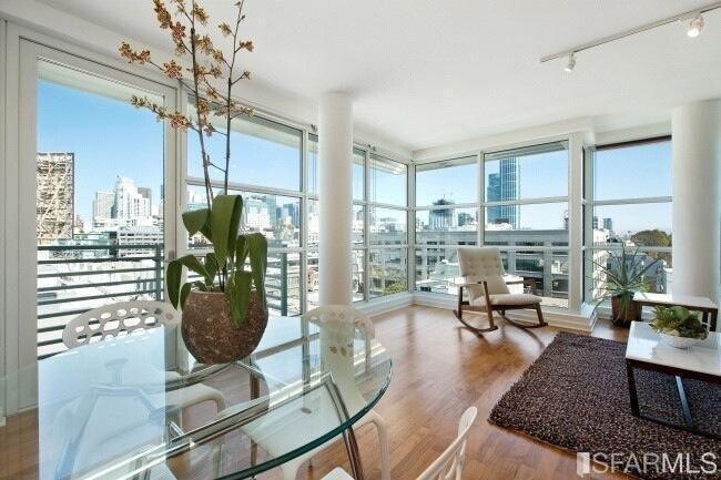 Building Photo - 555 4th St