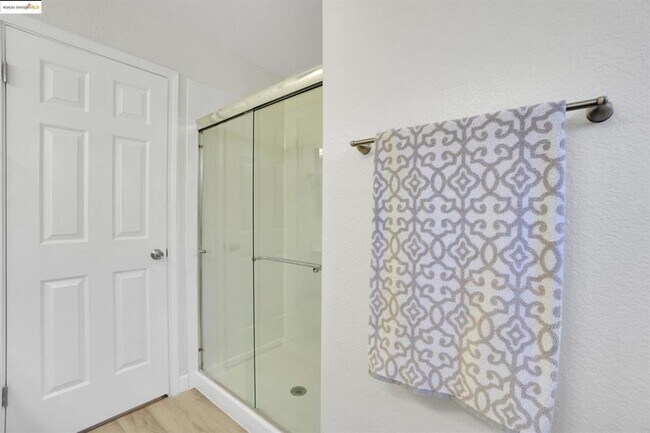 Building Photo - GREAT CUL DE SAC LOCATION IN PRIME TRACY N...