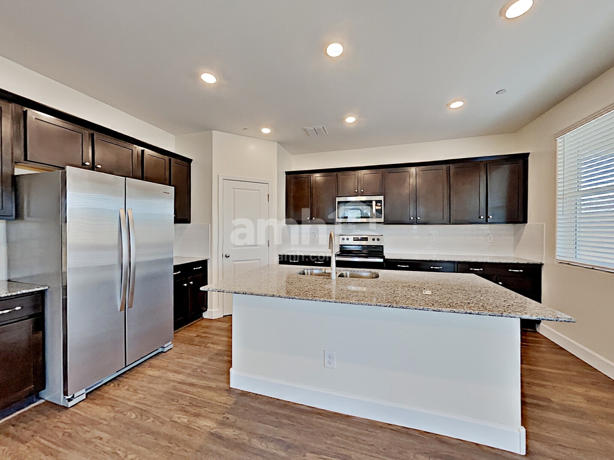 Building Photo - 5914 W Columbine Dr