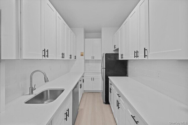 Building Photo - 117 Seaman Ave