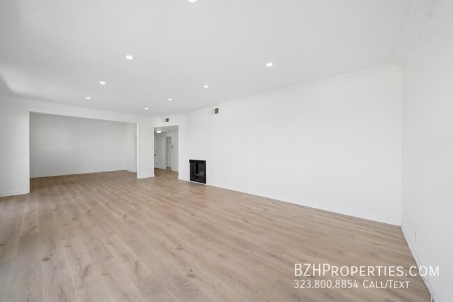 Building Photo - 333 S Elm Dr