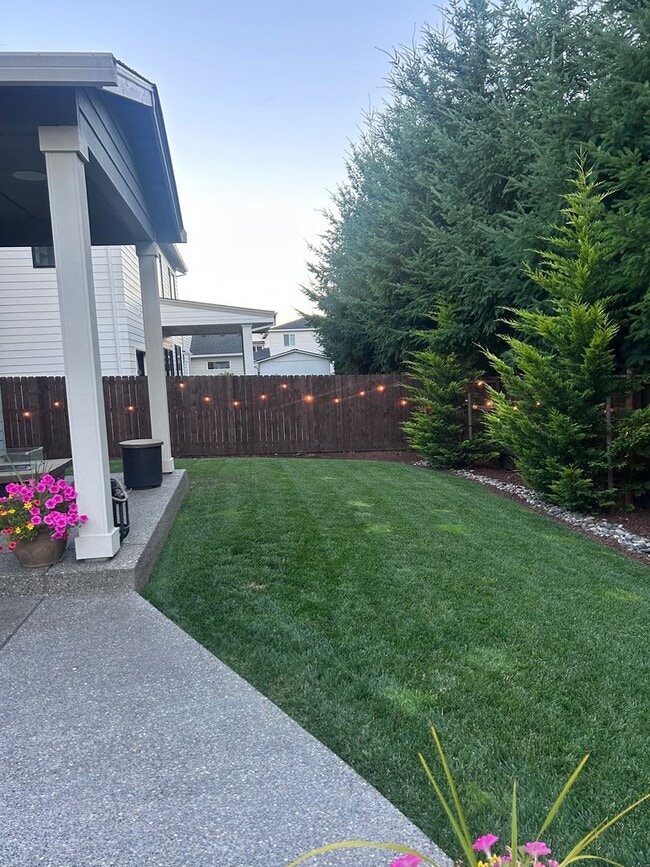 Building Photo - 8400 NE 168th Ave
