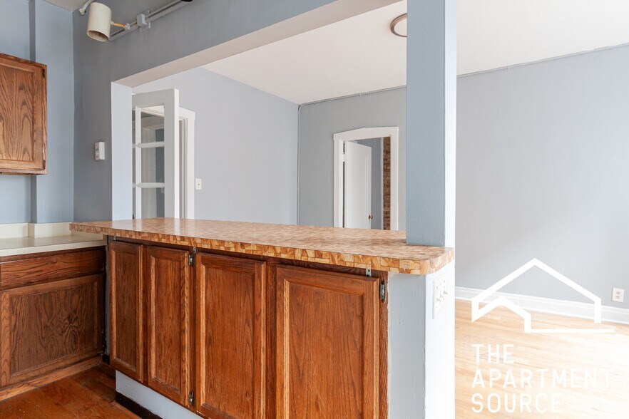 Building Photo - 511 W Melrose St