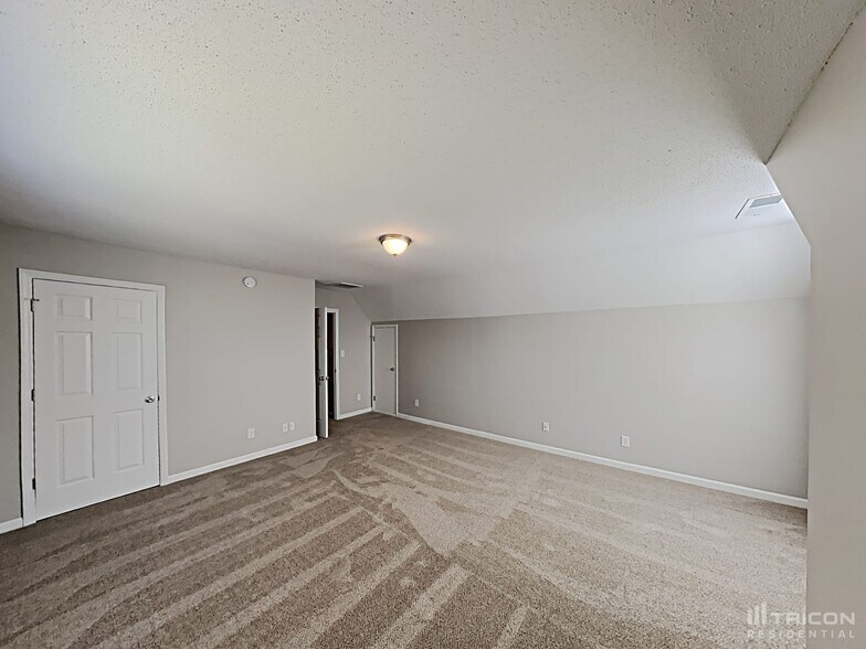 Building Photo - 1017 Woodland Pointe Dr