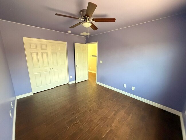 Building Photo - Gorgeous 4Bdm 2.5Ba Anthem Home with a Pool!