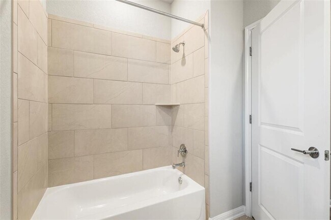 Building Photo - 204 Grn Knl Ln