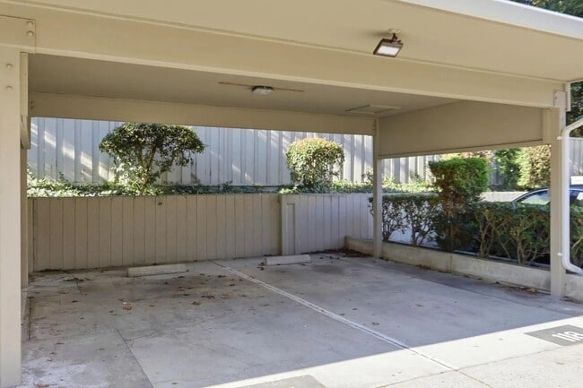 Building Photo - 1661 Braddock Ct