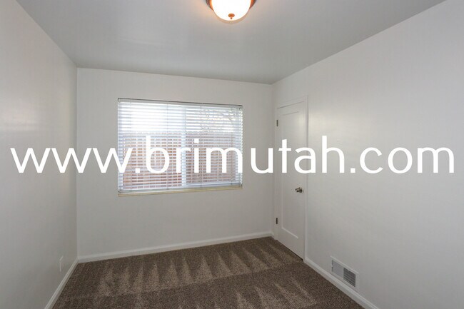 Building Photo - 2613 S Hartford St