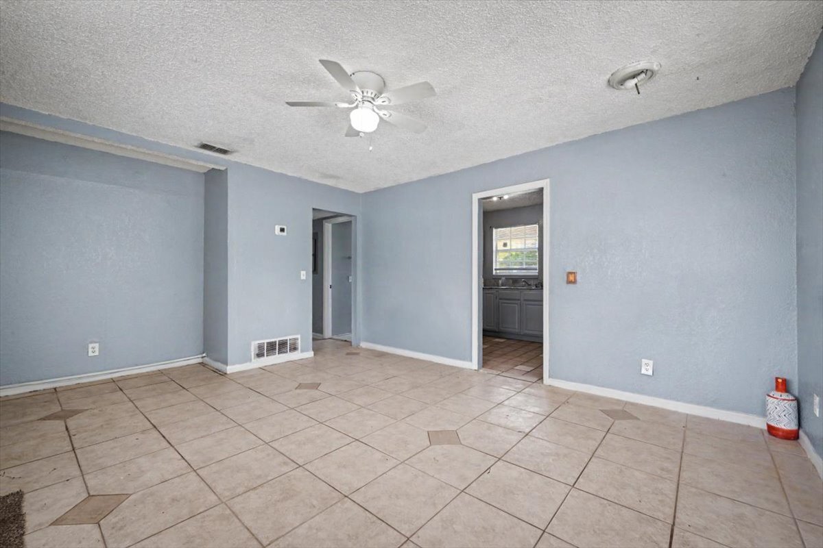 Building Photo - 9504 Waynesboro Ave
