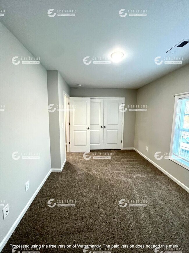 Building Photo - 2 bedroom, 2.5 Bath - Ready For Move In To...