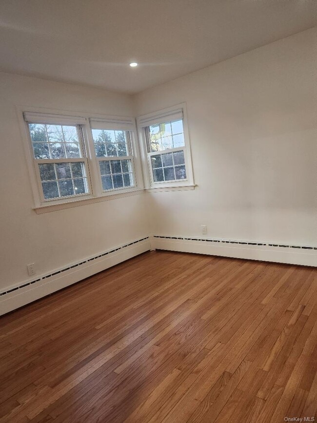 Building Photo - 147 Congers Rd