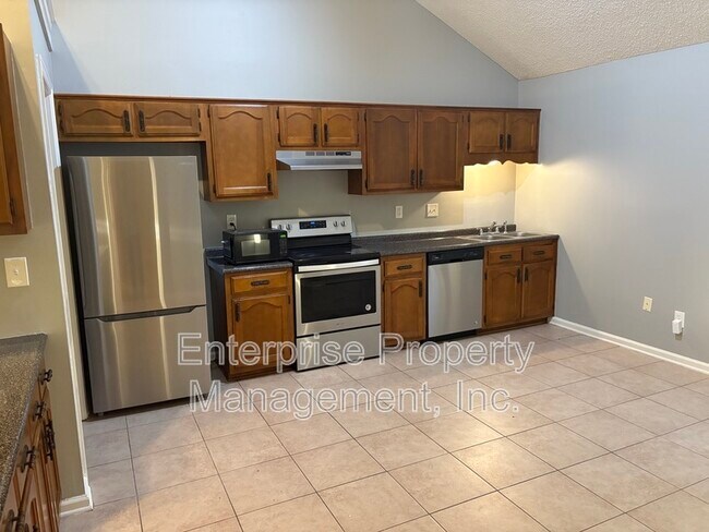 Building Photo - 3913 Oak Branch Cir E