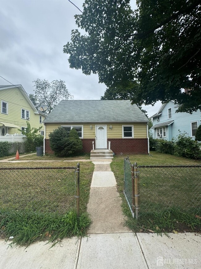 Primary Photo - 104 Parkway Ave