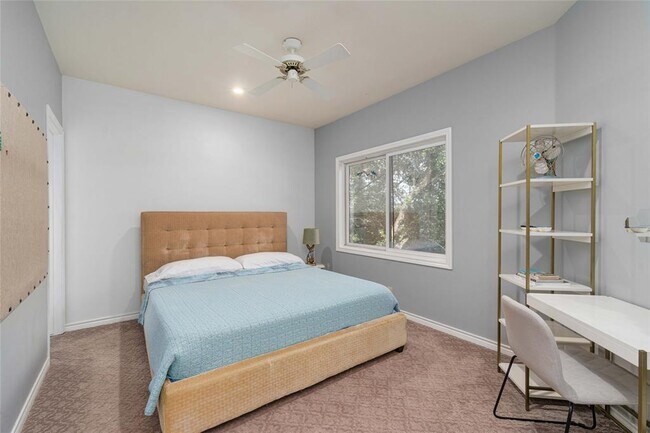 Building Photo - 2102 Paisano Rd