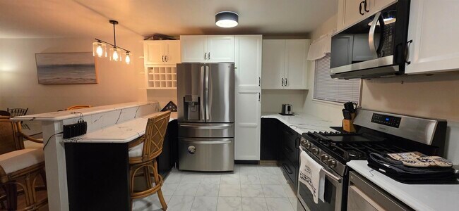 Building Photo - 512 N Somerset Ave