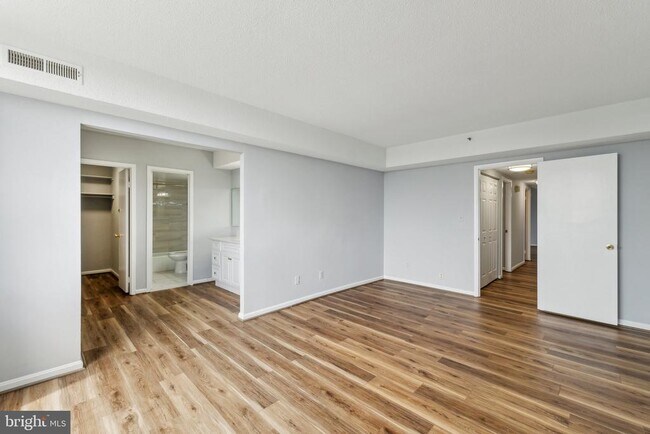 Building Photo - 3713 S George Mason Dr