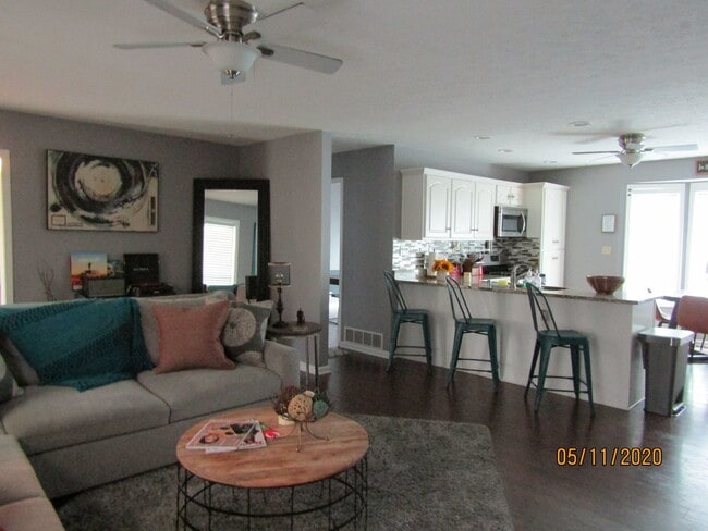 Building Photo - 802 Greenview Cir