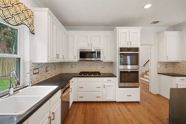 Building Photo - 1207 Melford Dr