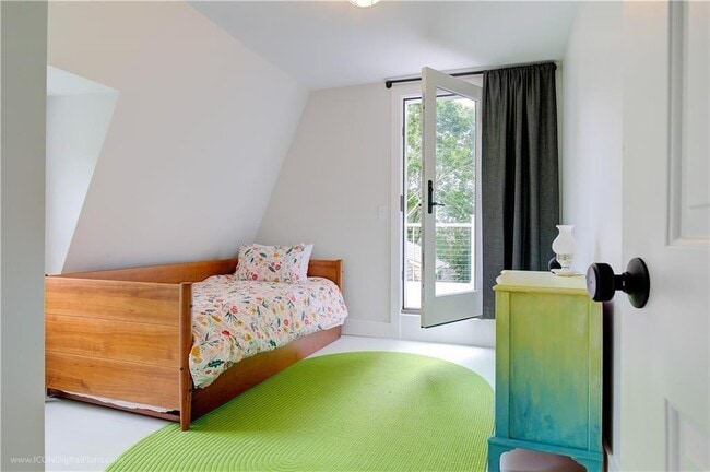 Building Photo - 59 Melrose Ave