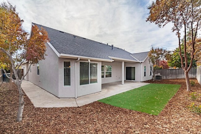 Building Photo - Immaculate Clovis Home! Stylish Updates + Prime Location!