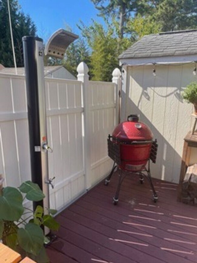 Building Photo - 3BD/2.5BA End Unit Townhouse in Hilltop Area!!