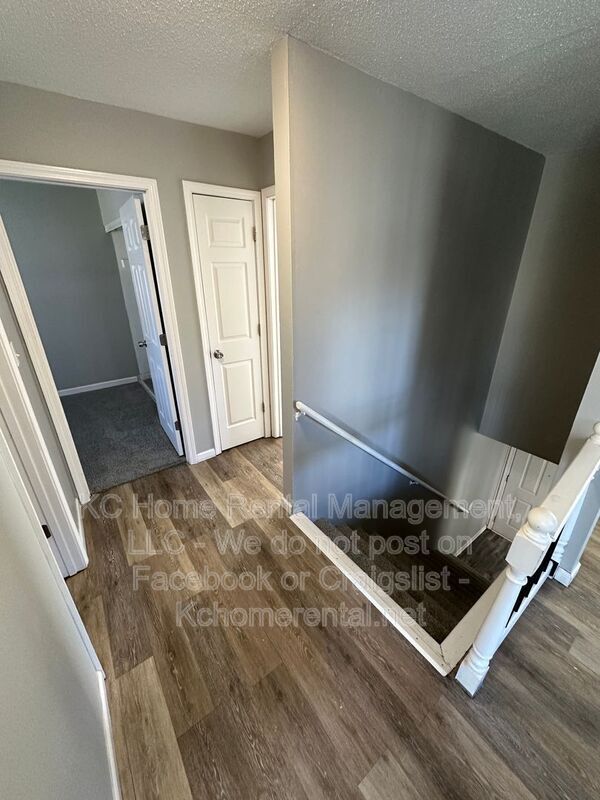 Building Photo - 10906 W 95th St