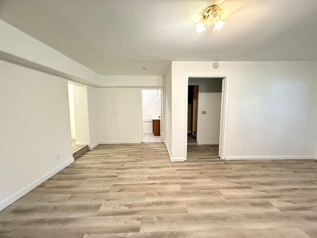 Building Photo - 8027 Ney Ave