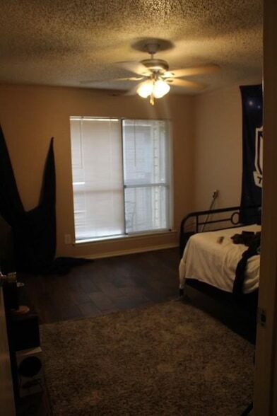 Building Photo - 10047 Westpark Dr