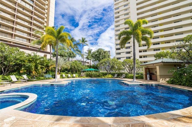 Pool and hot tub - 421 Olohana St