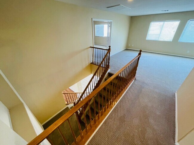 Building Photo - 2722 La Porte Ct
