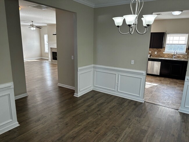 Building Photo - 668 Red Oak Ln