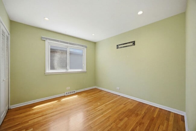 Building Photo - 1142 Brighton Pl