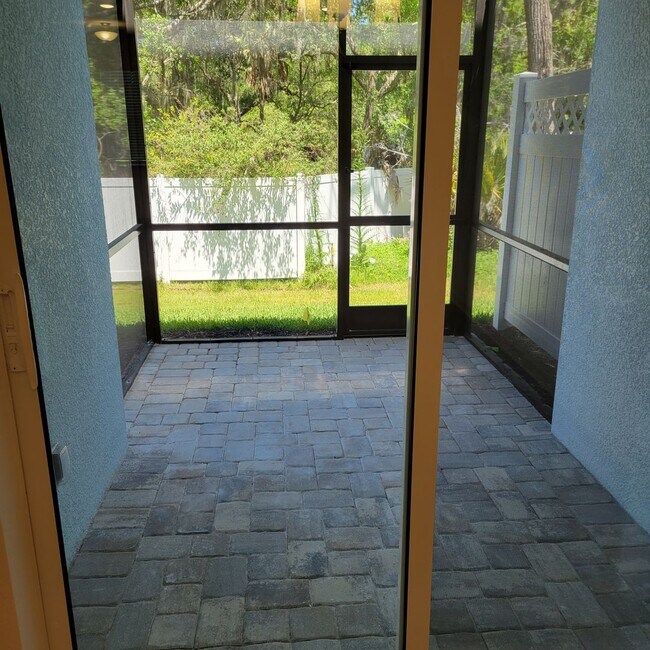 Building Photo - Annual UNfurnished almost BRAND NEW townhome just south of University and Lockwood Ridge!